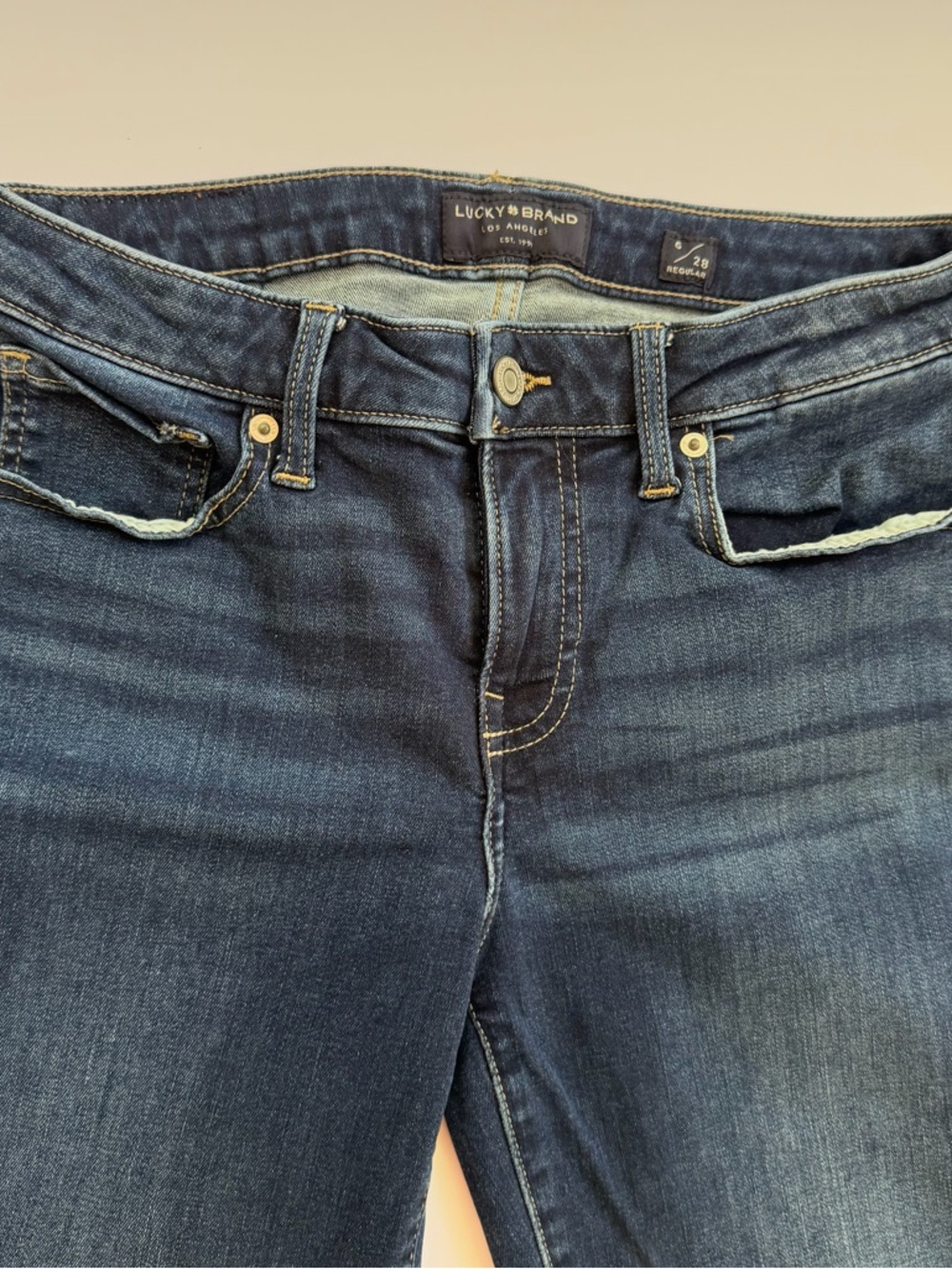 Woman’s Lucky Brand 🍀Denim Jeans Low Rise Skinny Size 6/28 R - Picture 2 of 12